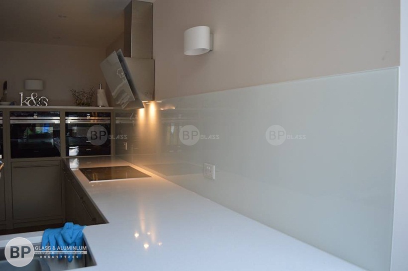 lắp kính ốp bếp nhà anh Quỳnh Xã Đàn 1